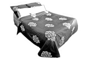 Фото кровати в черном постельном белье