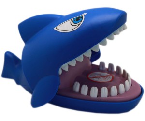 Фото игрушечной акулы